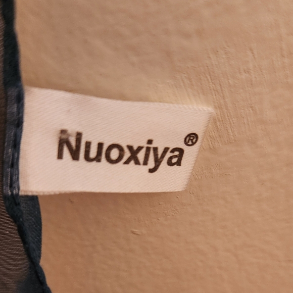 Passion Flower Large Scarf - Picture 5 of 5